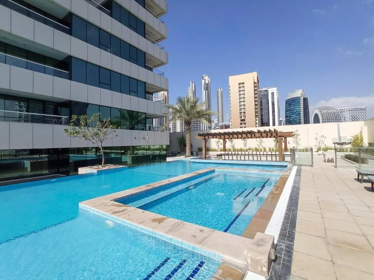 Beautifully Designed 3Br With Canal Views In Business Bay Dubai Apartamento