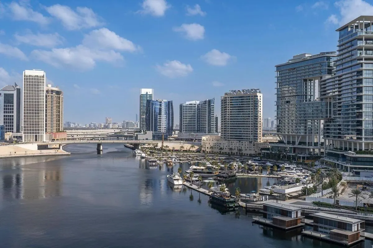 Beautifully Designed 3Br With Canal Views In Business Bay Dubai Apartamento