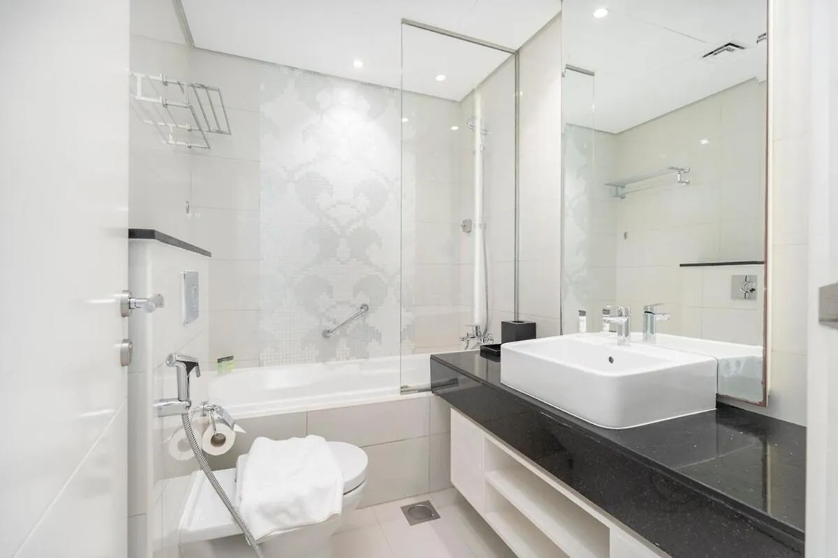 Beautifully Designed 3Br With Canal Views In Business Bay Dubai 0*,  Emirados Árabes Unidos