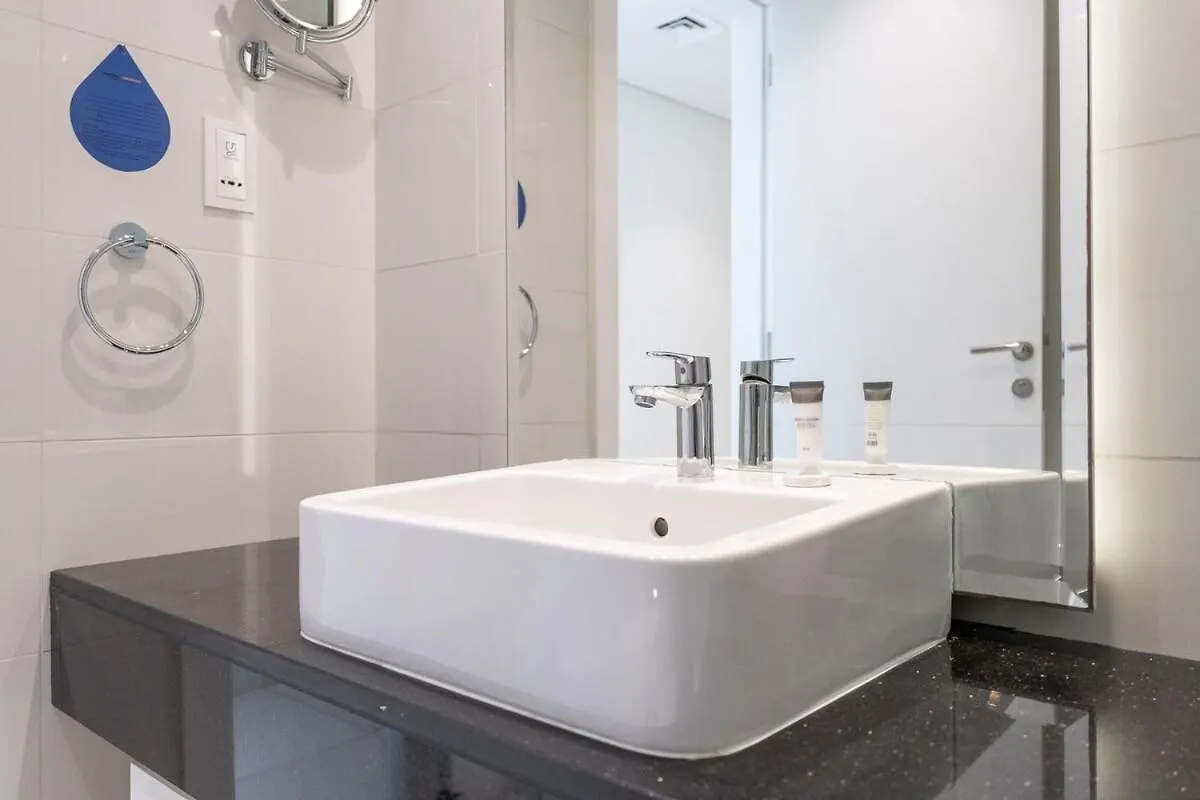 Beautifully Designed 3Br With Canal Views In Business Bay Dubai Apartamento