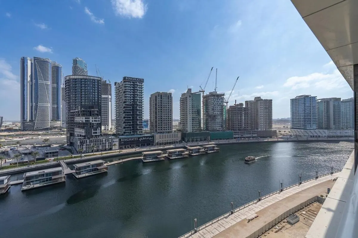 Beautifully Designed 3Br With Canal Views In Business Bay Dubai Apartamento