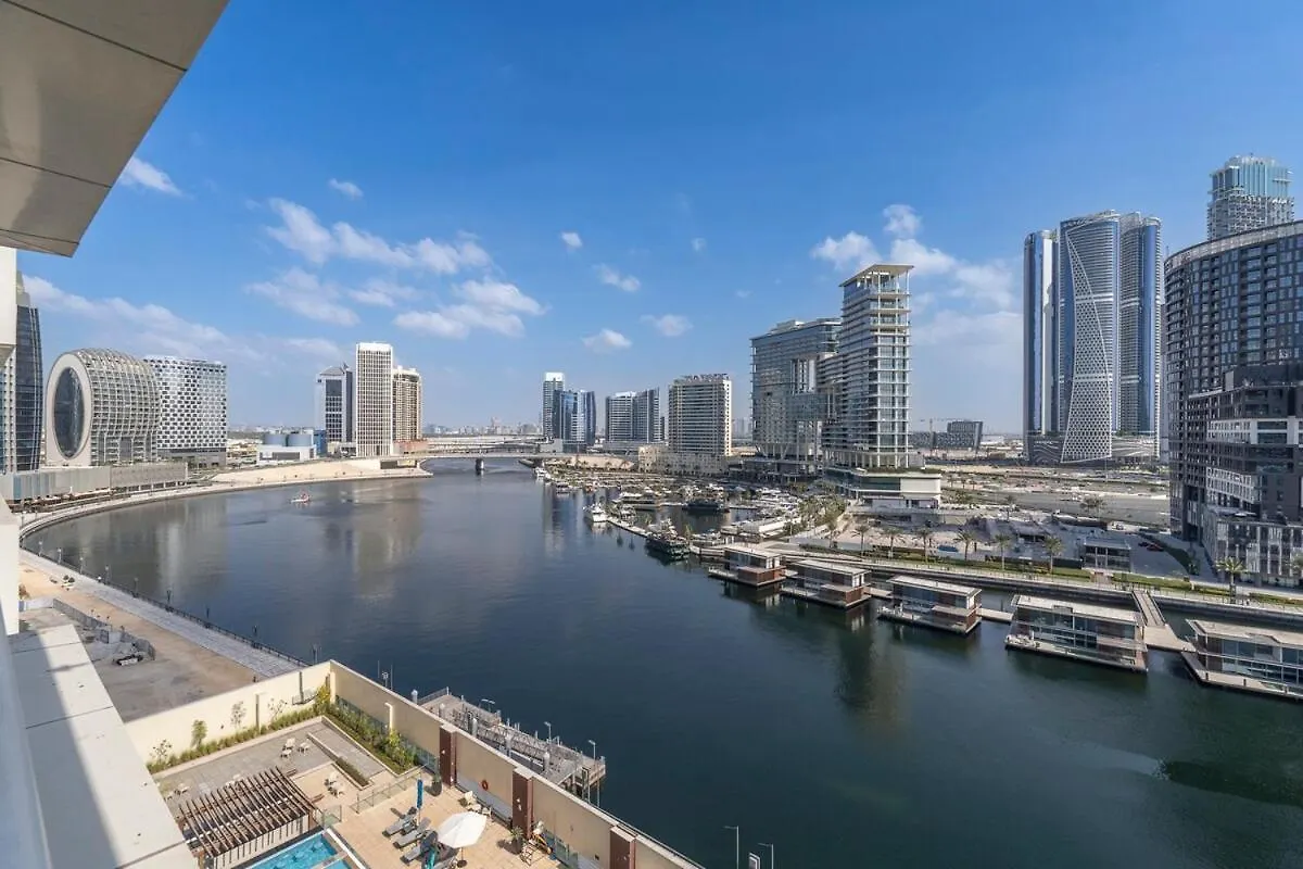 Beautifully Designed 3Br With Canal Views In Business Bay Dubai Apartamento