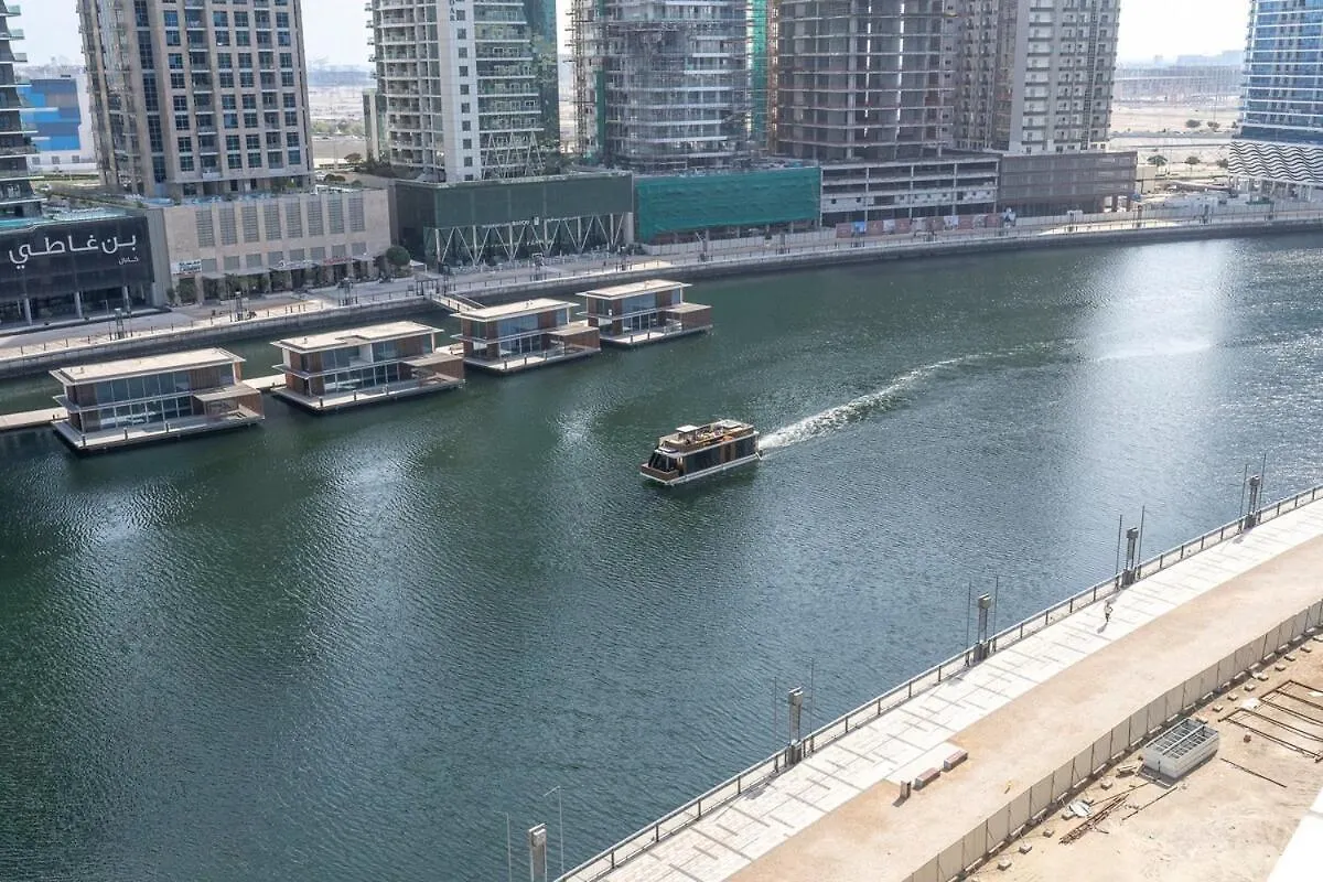 Beautifully Designed 3Br With Canal Views In Business Bay Dubai 0*,  Emirados Árabes Unidos