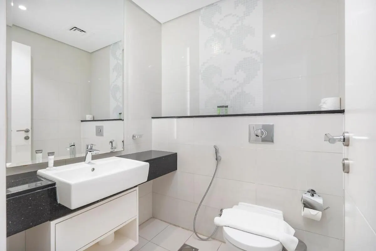 Beautifully Designed 3Br With Canal Views In Business Bay Dubai Apartamento