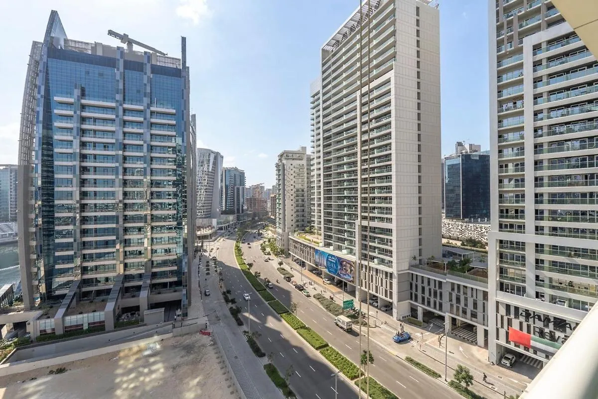 Beautifully Designed 3Br With Canal Views In Business Bay Dubai Apartamento