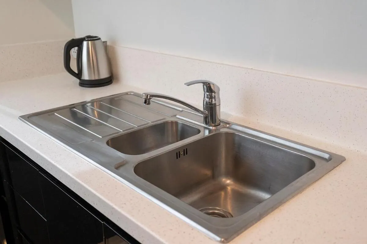 Beautifully Designed 3Br With Canal Views In Business Bay Dubai Apartamento