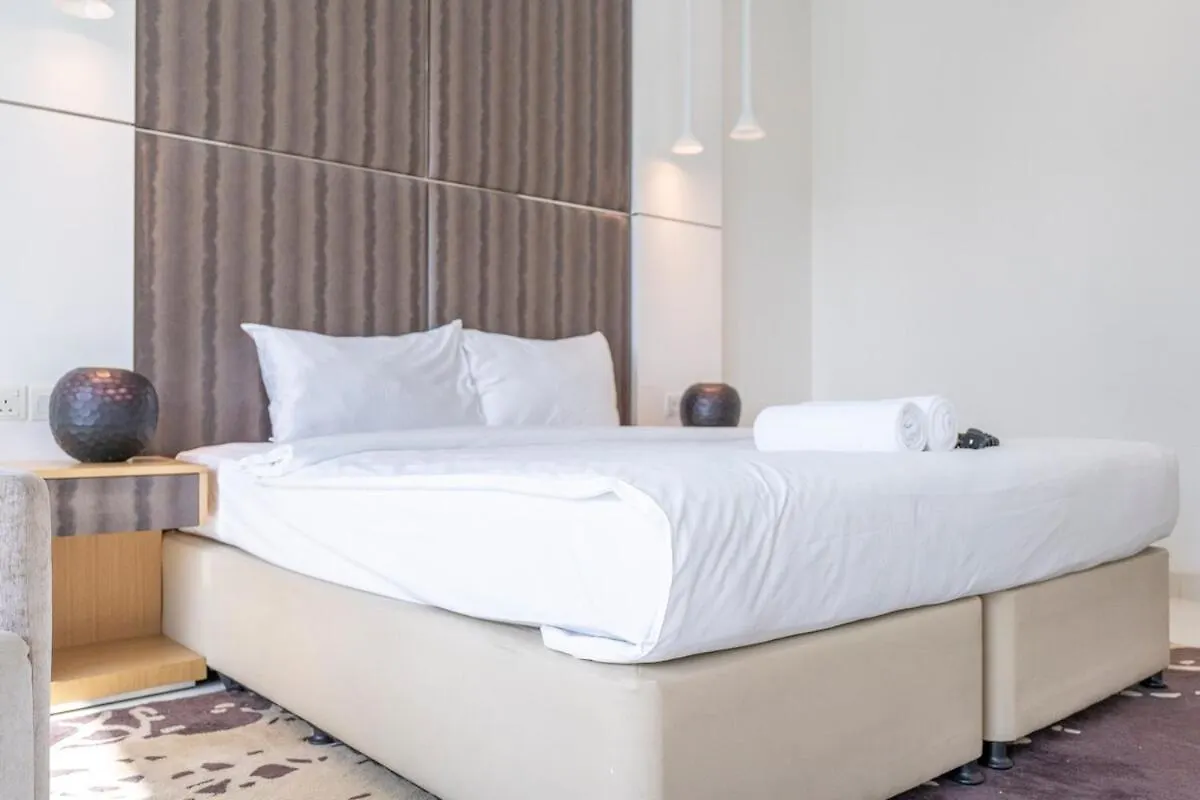 Beautifully Designed 3Br With Canal Views In Business Bay Dubai Apartamento