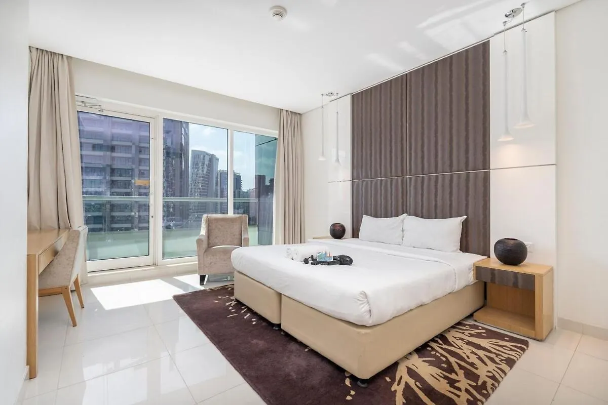 Beautifully Designed 3Br With Canal Views In Business Bay Dubai Apartamento