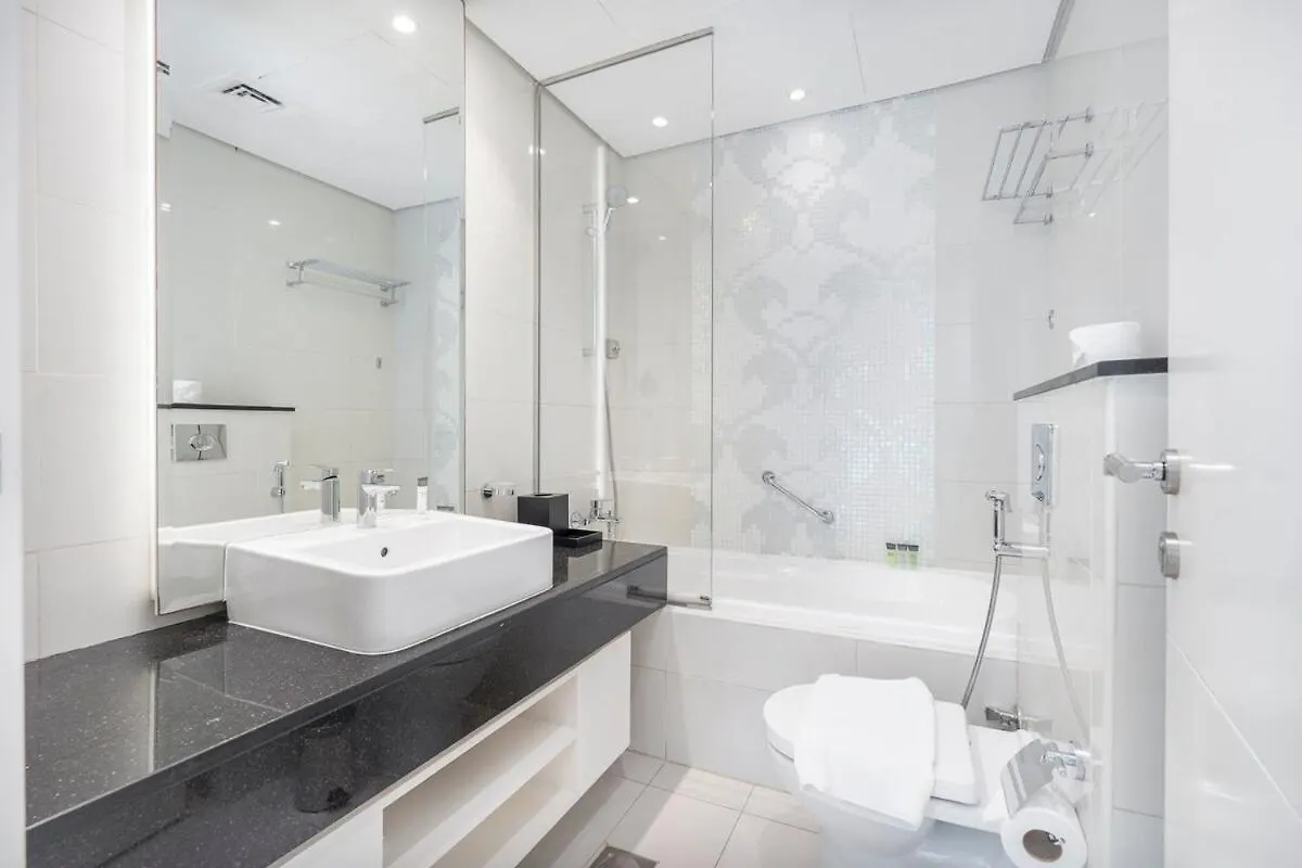 Beautifully Designed 3Br With Canal Views In Business Bay Dubai Apartamento